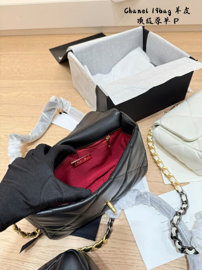 Chanel 19 Bag Lambskin Quilted Chain Bag: Effortlessly Chic And Versatile. - Image 9