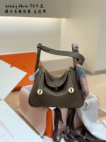 Hermès Lindy 26Cm Tc Calfskin Handbag, Shoulder Bag, Underarm Bag. Boutique Packaging With Complimentary Ribbon. - Image 3