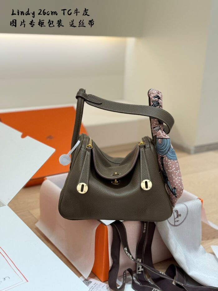 Hermès Lindy 26Cm Tc Calfskin Handbag, Shoulder Bag, Underarm Bag. Boutique Packaging With Complimentary Ribbon. - Image 3