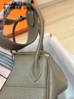 Hermès Lindy 26Cm Tc Calfskin Handbag, Shoulder Bag, Underarm Bag. Boutique Packaging With Complimentary Ribbon. - Image 4