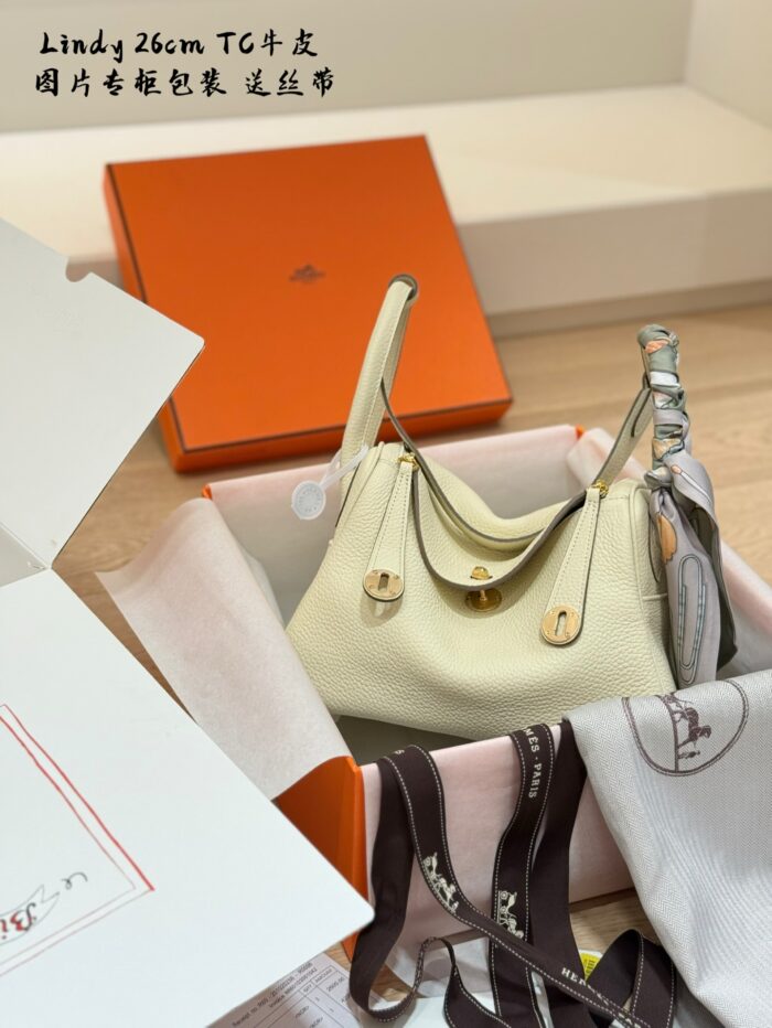 Hermès Lindy 26Cm Tc Calfskin Handbag, Shoulder Bag, Underarm Bag. Boutique Packaging With Complimentary Ribbon. - Image 6