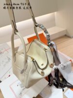 Hermès Lindy 26Cm Tc Calfskin Handbag, Shoulder Bag, Underarm Bag. Boutique Packaging With Complimentary Ribbon. - Image 7