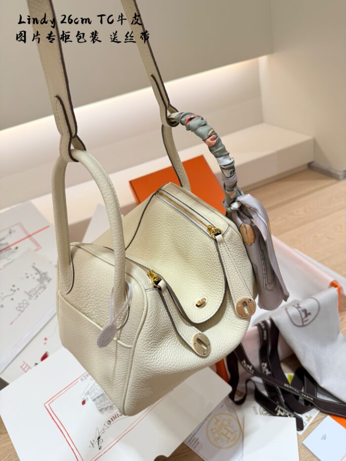 Hermès Lindy 26Cm Tc Calfskin Handbag, Shoulder Bag, Underarm Bag. Boutique Packaging With Complimentary Ribbon. - Image 7