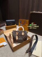 Louis Vuitton Speedy Pillow Bag Retro Elegance Impressive Capacity Effortlessly Versatile For Both Casual And Formal Occasions