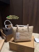 Coach Zip Tote Bag Adjustable Shoulder Strap Commuting And Dates Minimalist, Versatile And Practical