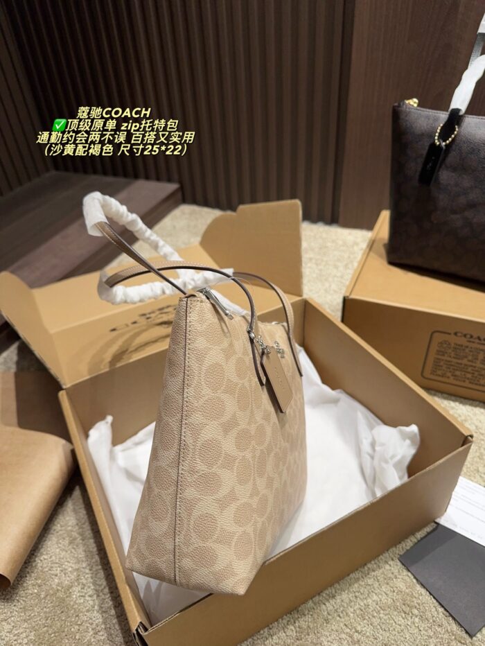 Coach Zip Tote Bag Adjustable Shoulder Strap Commuting And Dates Minimalist, Versatile And Practical - Image 4