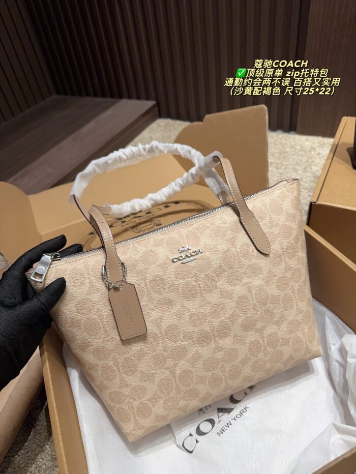 Coach Zip Tote Bag Adjustable Shoulder Strap Commuting And Dates Minimalist, Versatile And Practical - Image 5