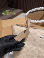 Coach Zip Tote Bag Adjustable Shoulder Strap Commuting And Dates Minimalist, Versatile And Practical - Image 6