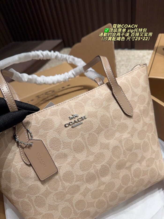 Coach Zip Tote Bag Adjustable Shoulder Strap Commuting And Dates Minimalist, Versatile And Practical - Image 7