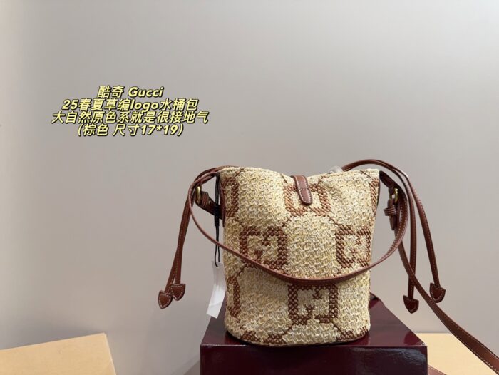 Gucci Spring/Summer 2025 Straw Logo Bucket Bag Compact For Holidays And Everyday Use - Image 2