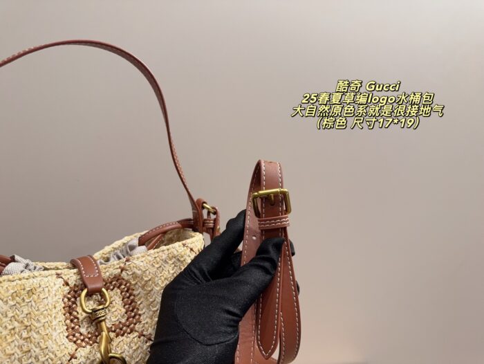 Gucci Spring/Summer 2025 Straw Logo Bucket Bag Compact For Holidays And Everyday Use - Image 6