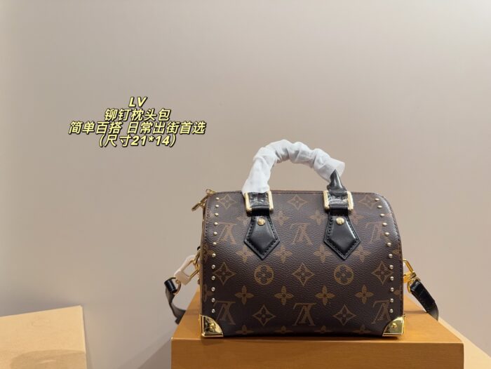 Louis Vuitton Studded Cushion Bag Simple And Versatile Trendy And Stylish Essential For Everyday Outings - Image 1