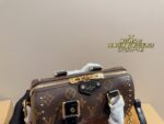 Louis Vuitton Studded Cushion Bag Simple And Versatile Trendy And Stylish Essential For Everyday Outings - Image 7