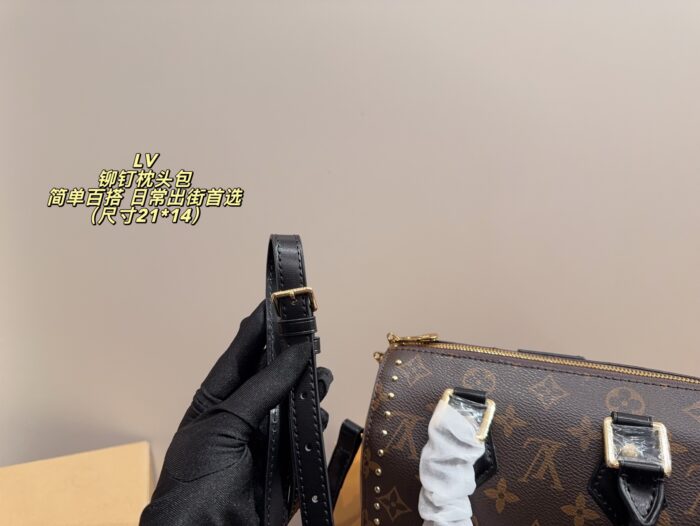 Louis Vuitton Studded Cushion Bag Simple And Versatile Trendy And Stylish Essential For Everyday Outings - Image 8