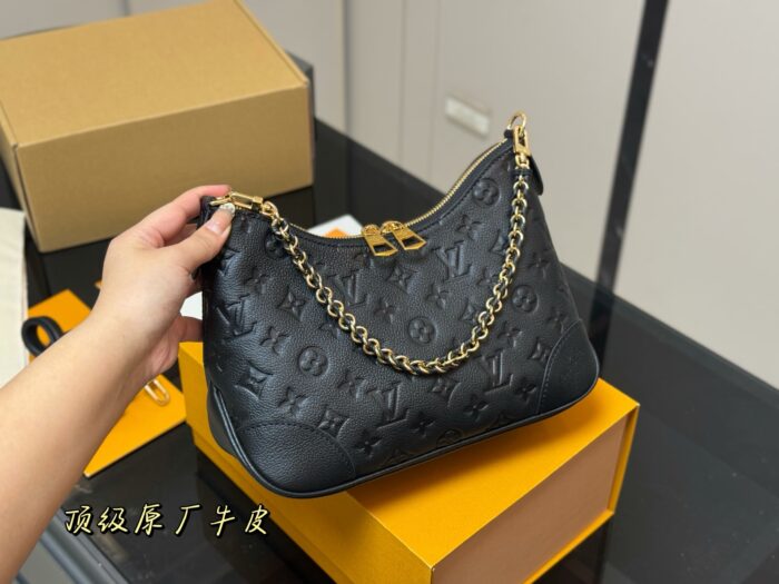 Louis Vuitton Latest Horn Bag Vintage Classic Shoulder Bag Calfskin Leather Includes Shoulder Strap & Chain Versatile For Both Shoulder And Crossbody Carry - Image 2