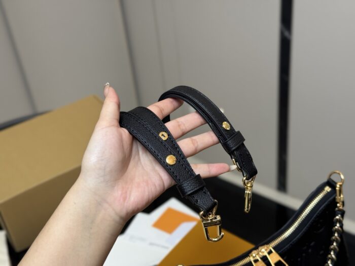 Louis Vuitton Latest Horn Bag Vintage Classic Shoulder Bag Calfskin Leather Includes Shoulder Strap & Chain Versatile For Both Shoulder And Crossbody Carry - Image 3
