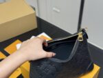 Louis Vuitton Latest Horn Bag Vintage Classic Shoulder Bag Calfskin Leather Includes Shoulder Strap & Chain Versatile For Both Shoulder And Crossbody Carry - Image 4