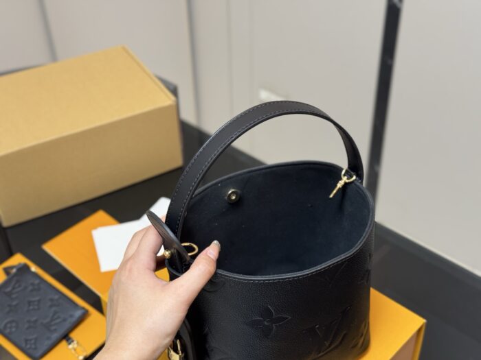 Louis Vuitton Vintage Bucket Bag Distinctive Design Lock-Shaped Decorative Detail - Image 4