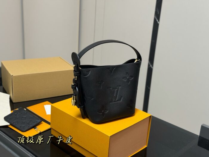 Louis Vuitton Vintage Bucket Bag Distinctive Design Lock-Shaped Decorative Detail - Image 5