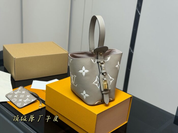 Louis Vuitton Vintage Bucket Bag Distinctive Design Premium Genuine Leather - Image 1
