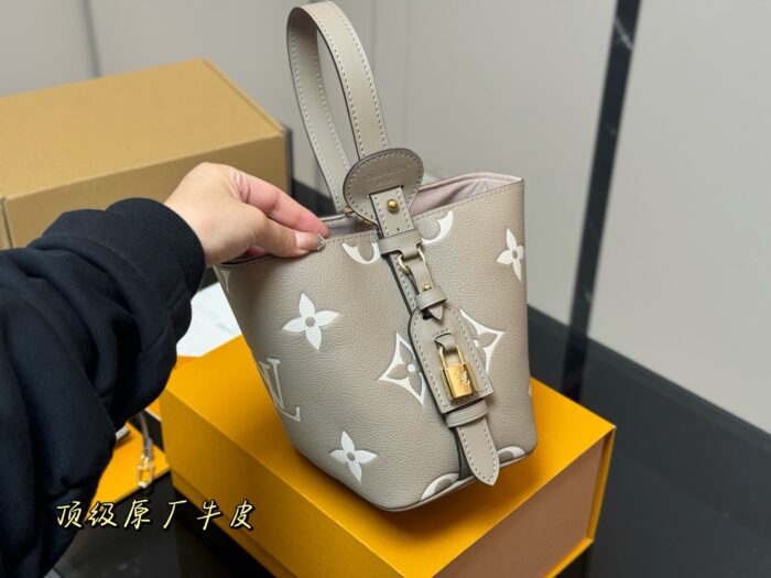 Louis Vuitton Vintage Bucket Bag Distinctive Design Premium Genuine Leather - Image 2