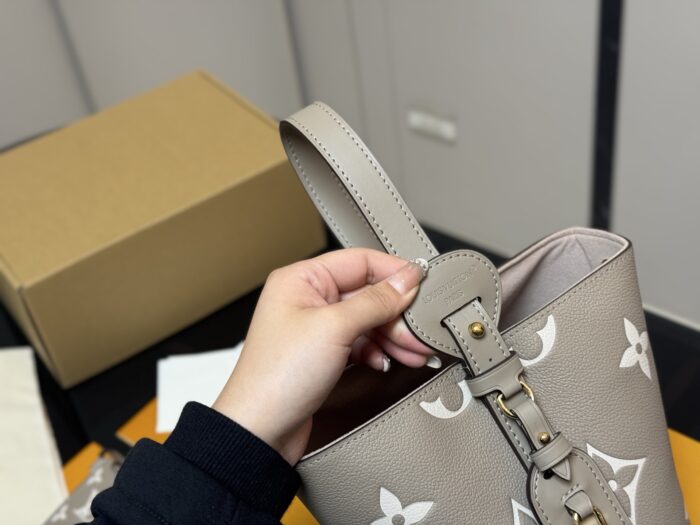 Louis Vuitton Vintage Bucket Bag Distinctive Design Premium Genuine Leather - Image 3