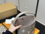 Louis Vuitton Vintage Bucket Bag Distinctive Design Premium Genuine Leather - Image 4