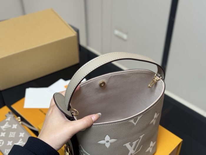 Louis Vuitton Vintage Bucket Bag Distinctive Design Premium Genuine Leather - Image 4
