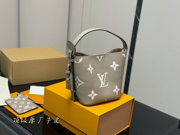 Louis Vuitton Vintage Bucket Bag Distinctive Design Premium Genuine Leather - Image 5
