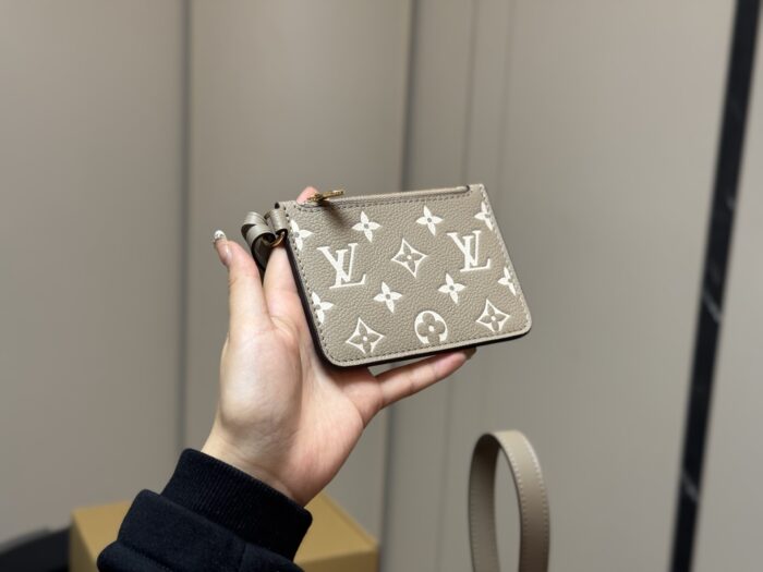 Louis Vuitton Vintage Bucket Bag Distinctive Design Premium Genuine Leather - Image 6