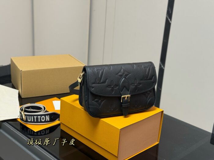 Louis Vuitton Baguette Bag With Detachable Straps - Vintage-Inspired And Versatile - Image 1