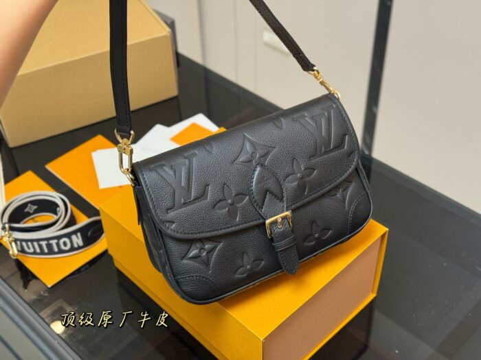 Louis Vuitton Baguette Bag With Detachable Straps - Vintage-Inspired And Versatile - Image 2