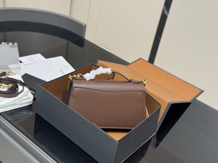 Coach Juno Crossbody Bag Triple-Function Structured Silhouette Generous Capacity Minimalist, Timeless Design - Image 7