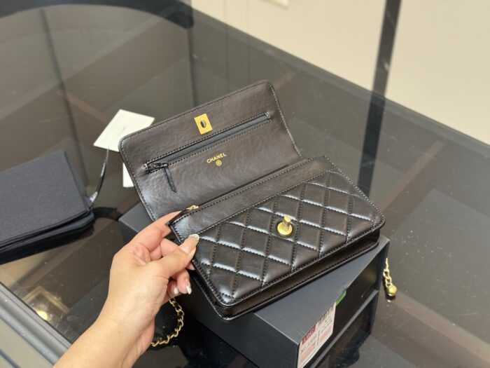 Chanel New Gold Ball Fortune Woc Diamond Quilted Chain Bag Multiple Card Slots & Hidden Pocket - Practical - Image 4
