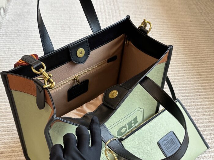 Coach Field Tote Adjustable Wide Shoulder Strap Handheld, Single-Shoulder, Crossbody Bag - Image 9