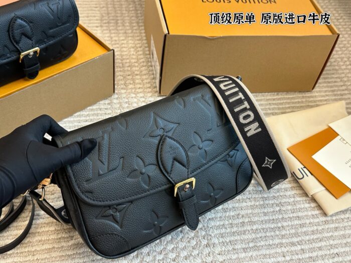 Louis Vuitton 2025 New Baguette Handbag Imported Cowhide Leather Seasonal Limited Edition - Image 2
