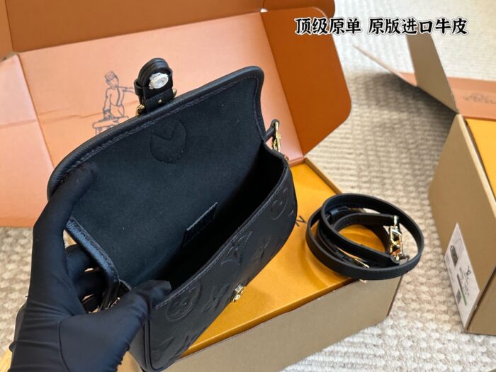 Louis Vuitton 2025 New Baguette Handbag Imported Cowhide Leather Seasonal Limited Edition - Image 9