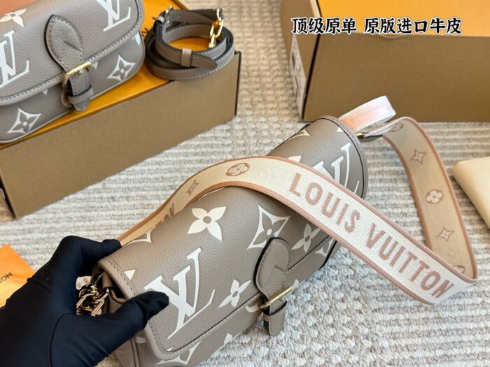 Louis Vuitton 2025 Women'S New Baguette Handbag Imported Cowhide Leather Early Spring Freshness Seasonal Limited Edition - Image 4