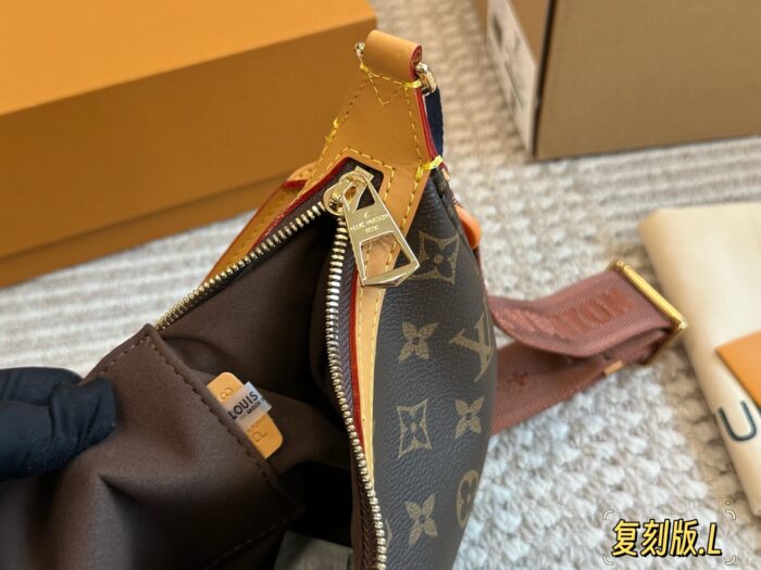 Louis Vuitton Loop Moon Bag With Box - Replica Edition Handheld, Crossbody, Underarm - Multiple Carry Options - Image 9