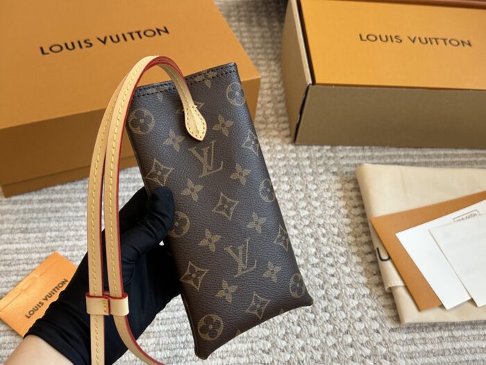 Louis Vuitton Nano Monogram New Edition Mobile Phone Case Youthful And Stylish - Image 4