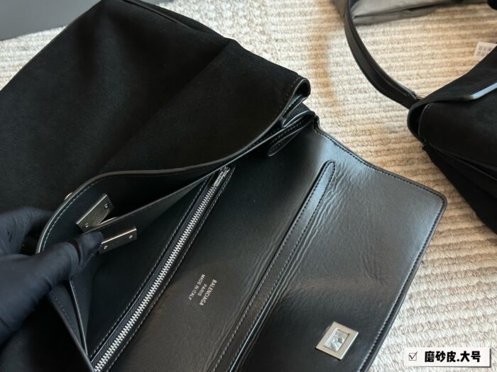 Balenciaga Rodeo New Oversized Soft Super Practical Relaxed-Look Large Bag - Image 9