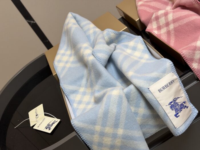 Burberry Cashmere Scarf Reversible Raspberry Pink Limited Edition With Box - Image 5