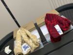 Burberry Cashmere Scarf Reversible Design In Limited-Edition Raspberry Pink Short Pile Wool For Superior Quality - Image 3