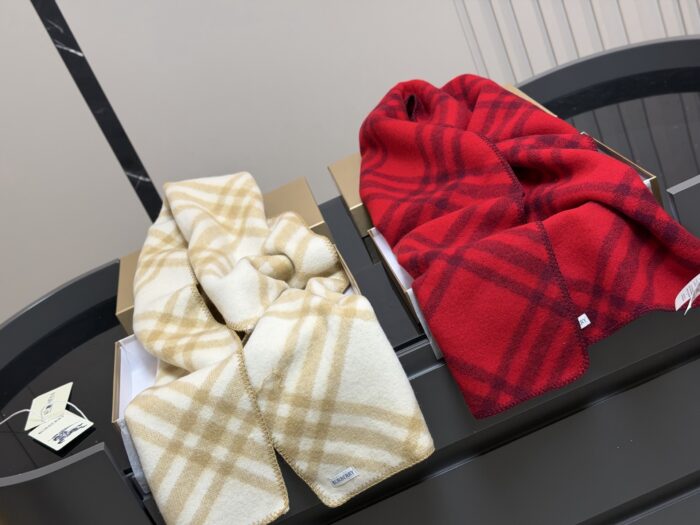 Burberry Cashmere Scarf Reversible Design In Limited-Edition Raspberry Pink Short Pile Wool For Superior Quality - Image 8