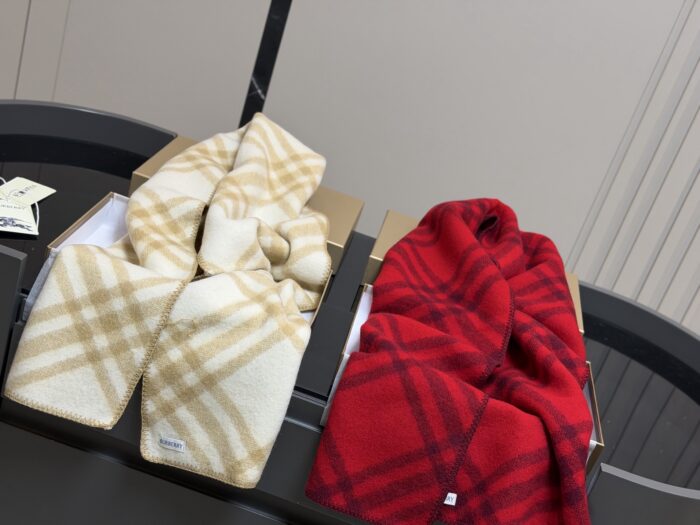 Burberry Cashmere Scarf Reversible Design In Limited-Edition Raspberry Pink Short Pile Wool For Superior Quality - Image 9