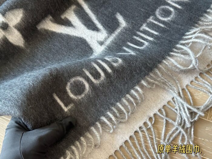Louis Vuitton Classic Cashmere Scarf Soft, Charming, Warm And Effortlessly Versatile - Image 6
