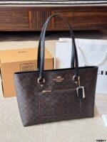 Coach Station Tote Bag Bucket-Shaped Multiple Colours Internal Organiser Compartments Versatile For Multiple Occasions - Image 2