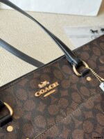 Coach Station Tote Bag Bucket-Shaped Multiple Colours Internal Organiser Compartments Versatile For Multiple Occasions - Image 3