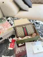 Gucci Horsebit Clip Bag Classic Gg Pattern Design