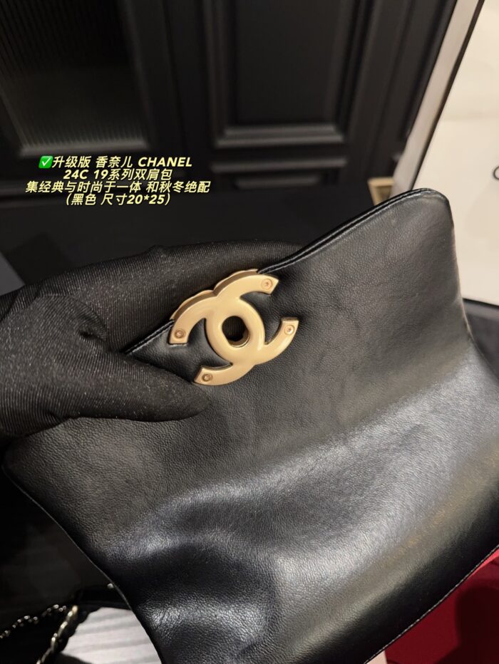 Chanel 24C 19 Series Black Backpack - Lambskin Diamond Quilting, Chain Straps, Generous Capacity - Image 8